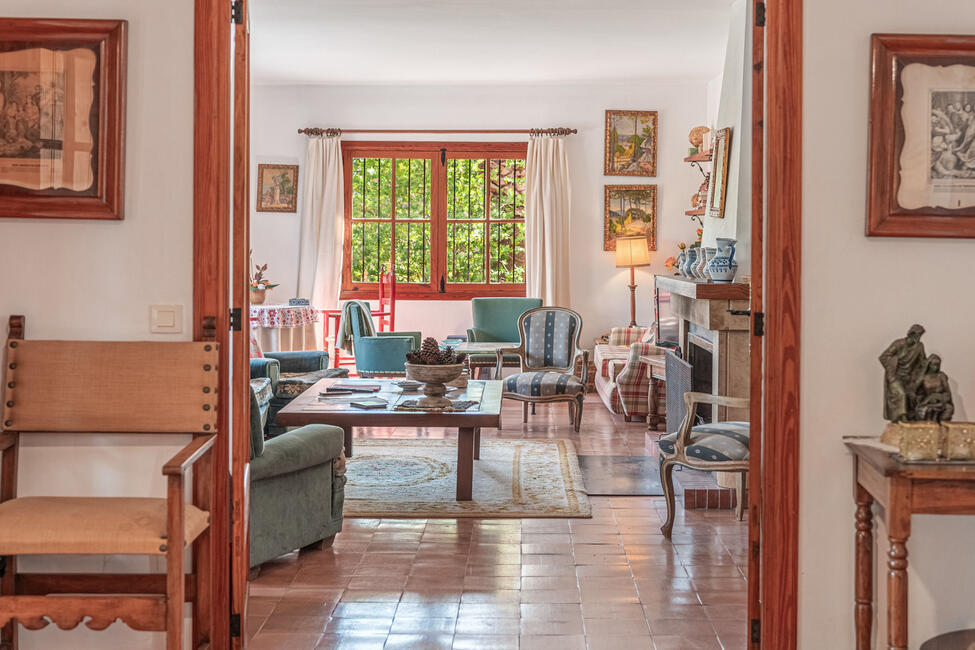 Renovierungsbedürftige Finca mit 9.6 ha Land in ruhiger Lage bei Alaro