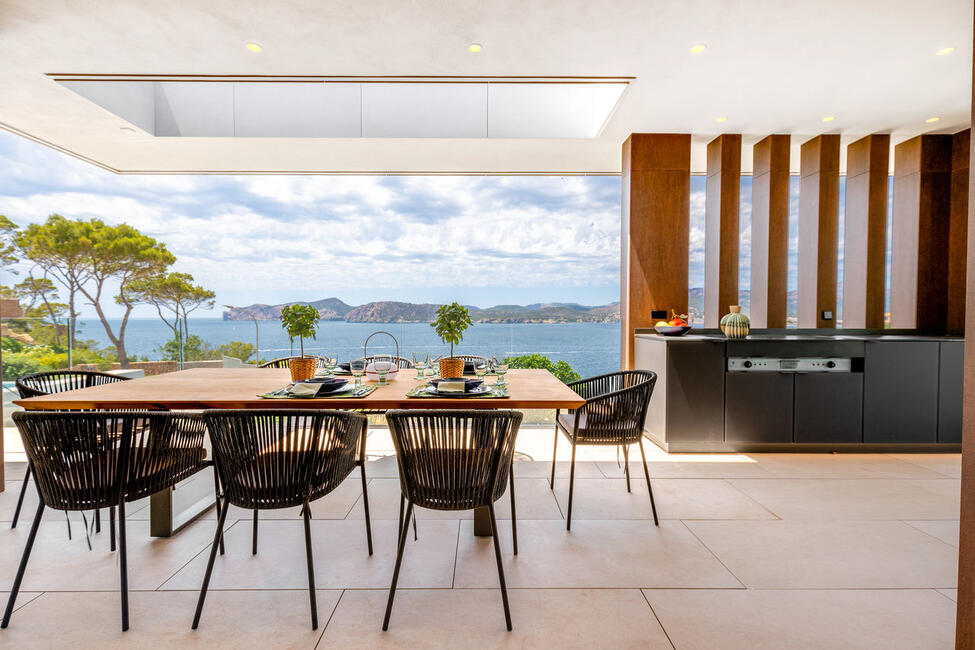 Moderne Luxus-Neubauvilla in 2. Meereslinie in Nova Santa Ponsa