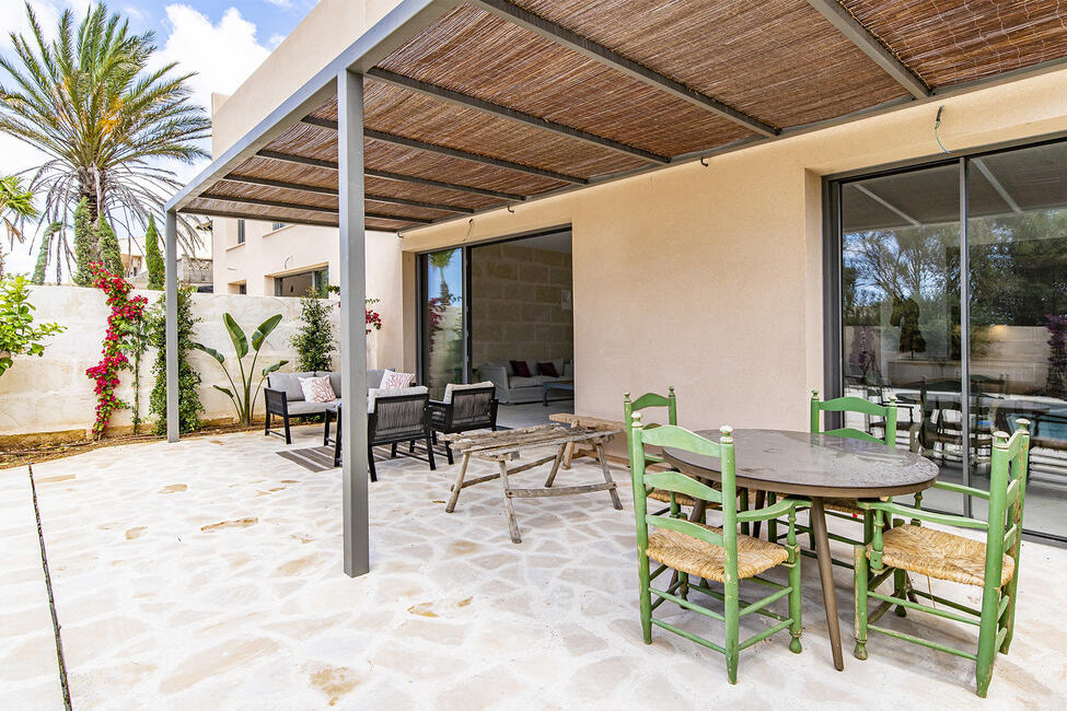 Atractiva casa adosada de nueva construcción con piscina en Ses Salines