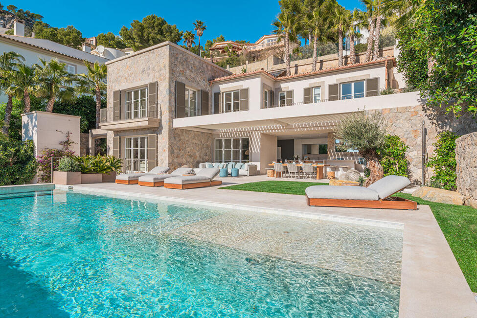 Luxurióse Neubau-Villa mit spektakulärem Meer- und Bergblick in Puerto Andratx