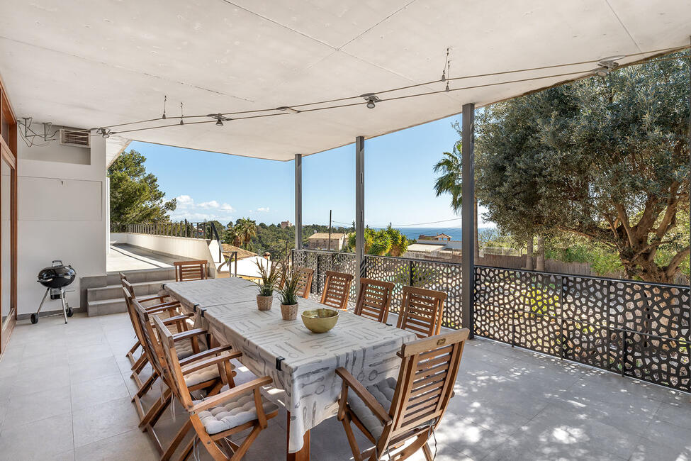 Schöne Villa in fantastischer Lage mit Meerblick und Pool in Genova