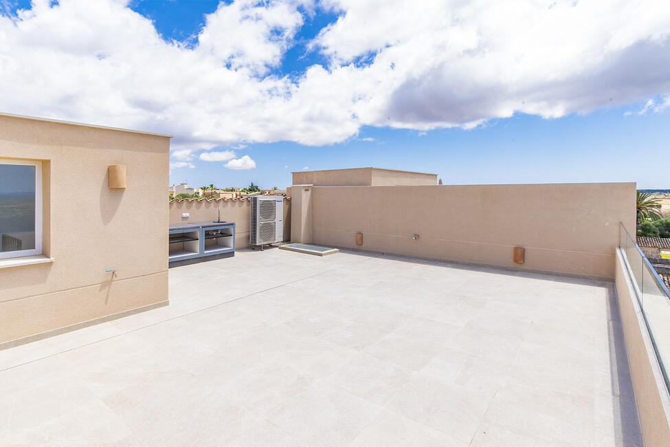 Atractiva casa adosada de nueva construcción con piscina en Ses Salines