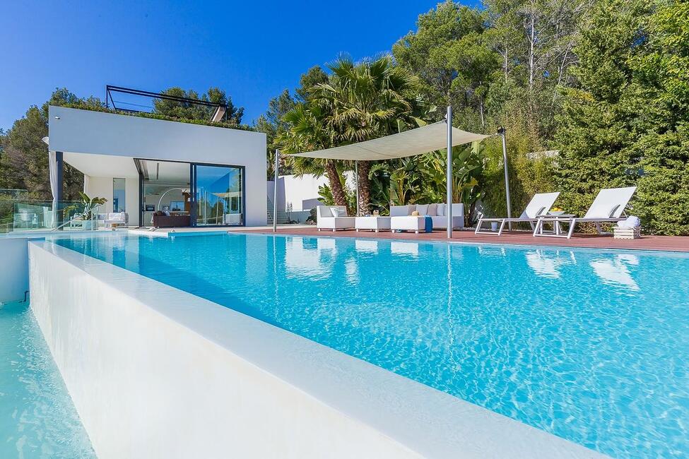 Moderne Villa mit Blick auf die Bucht von Palma in Bunyola