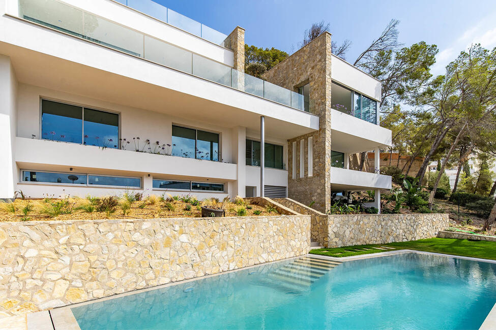 Luxuriöse Neubau-Villa mit Pool und Meerblick in Santa Ponsa