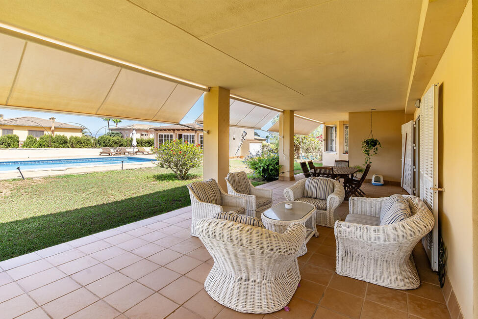 Grossartige Villa mit Meerblick, Pool und Ferienlizenz in Sa Torre