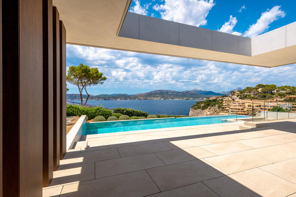 Moderne Luxus-Neubauvilla in 2. Meereslinie in Nova Santa Ponsa