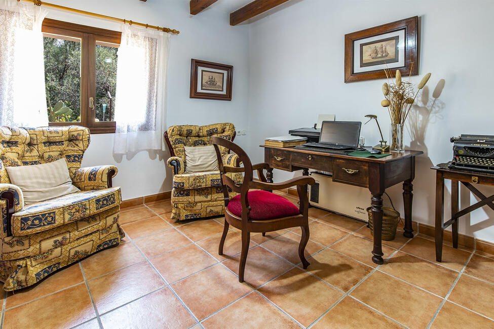 Rustic villa with salt water pool and garden in Alaró