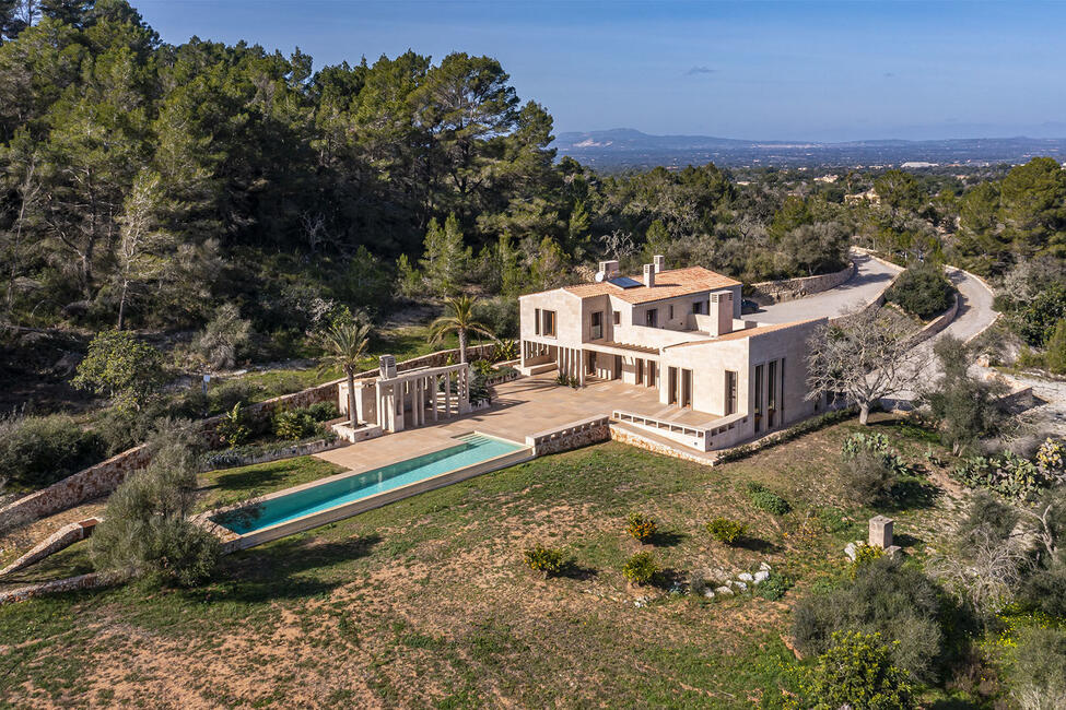 Unique finca with pool and mountain views in Cas Concos Des Cavaller