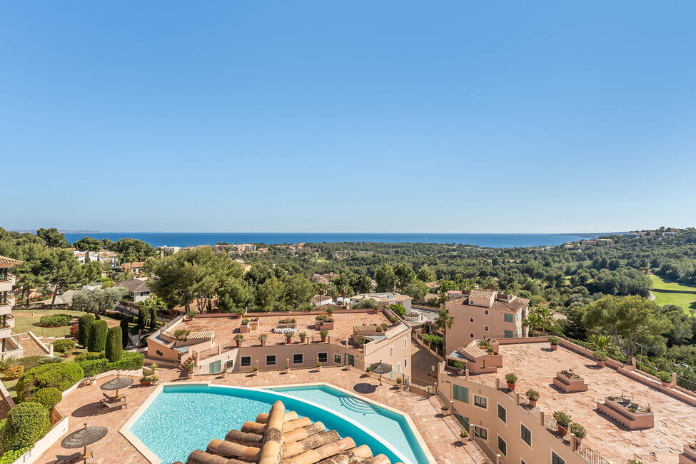 Fantastic penthouse with sea views close to the golf course in Bendinat