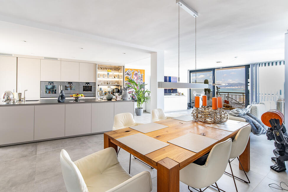 Luxurious penthouse on the seafront with parking space in Playa de Palma