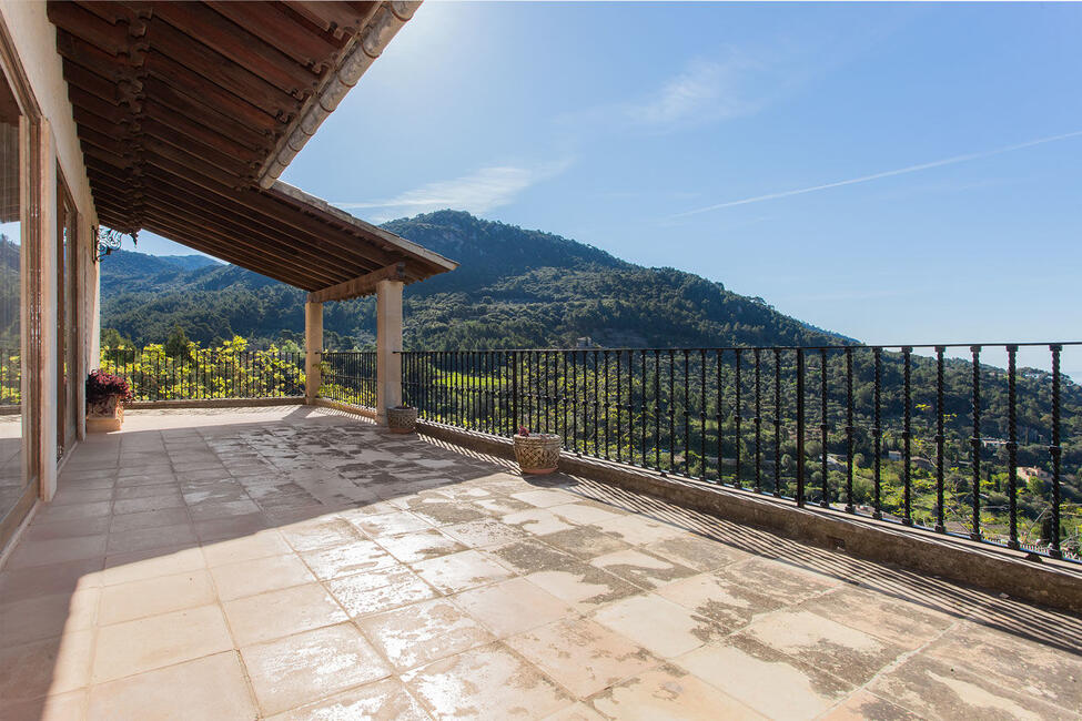 Manor house with vacation license, pool and tennis court in Valldemossa