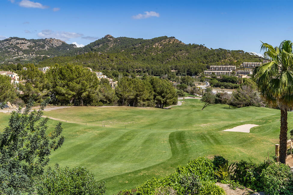 Adosado mediterráneo con piscina privada en el campo de golf de Camp de Mar