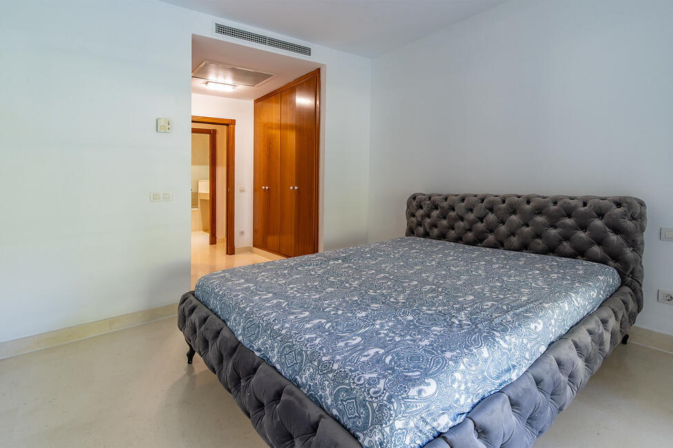 Garden apartment on the golf course with communal pool in Son Vida