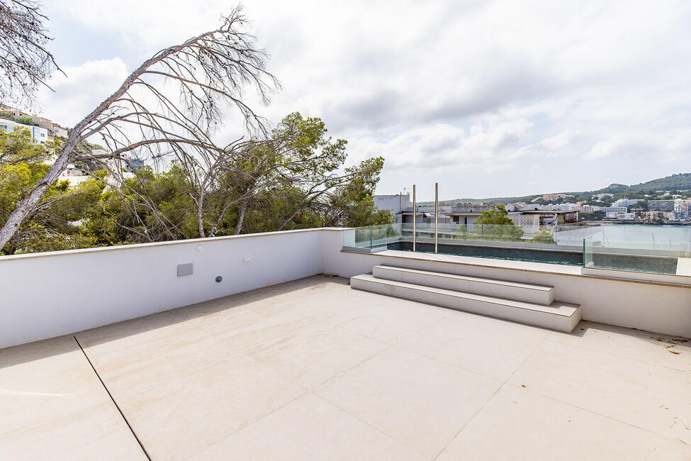 Luxuriöse Neubau-Villa mit Pool und Meerblick in Santa Ponsa
