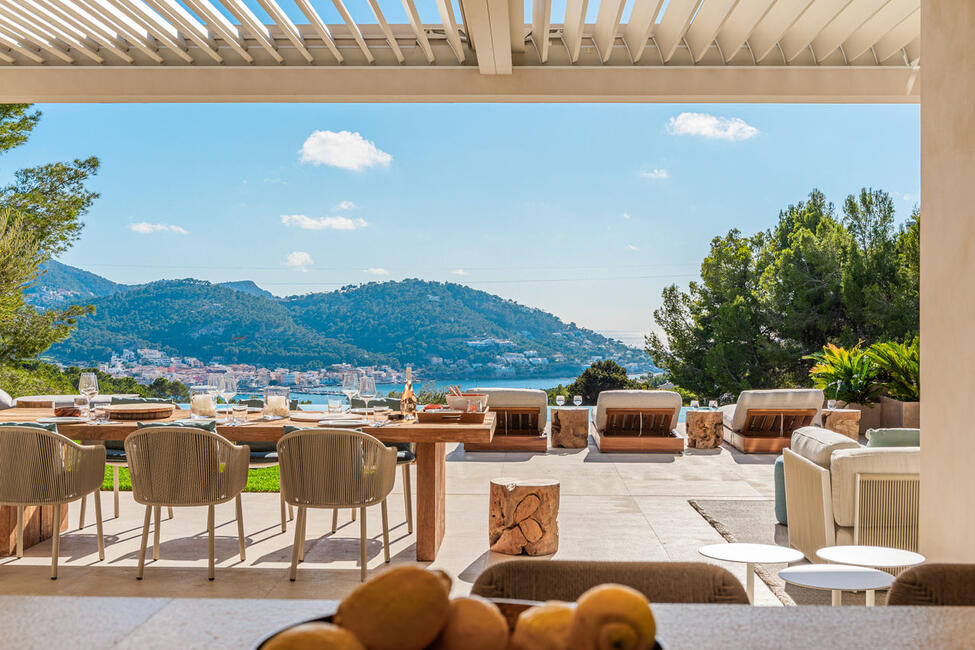 Luxurióse Neubau-Villa mit spektakulärem Meer- und Bergblick in Puerto Andratx