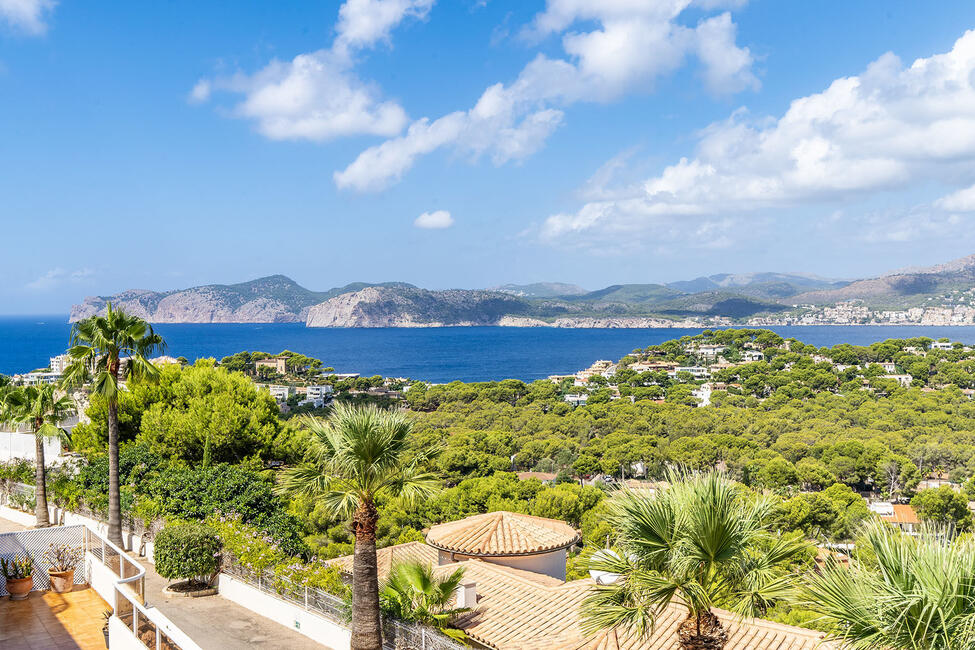 Attraktives Maisonette-Apartment mit fantastischem Meerblick in Santa Ponsa