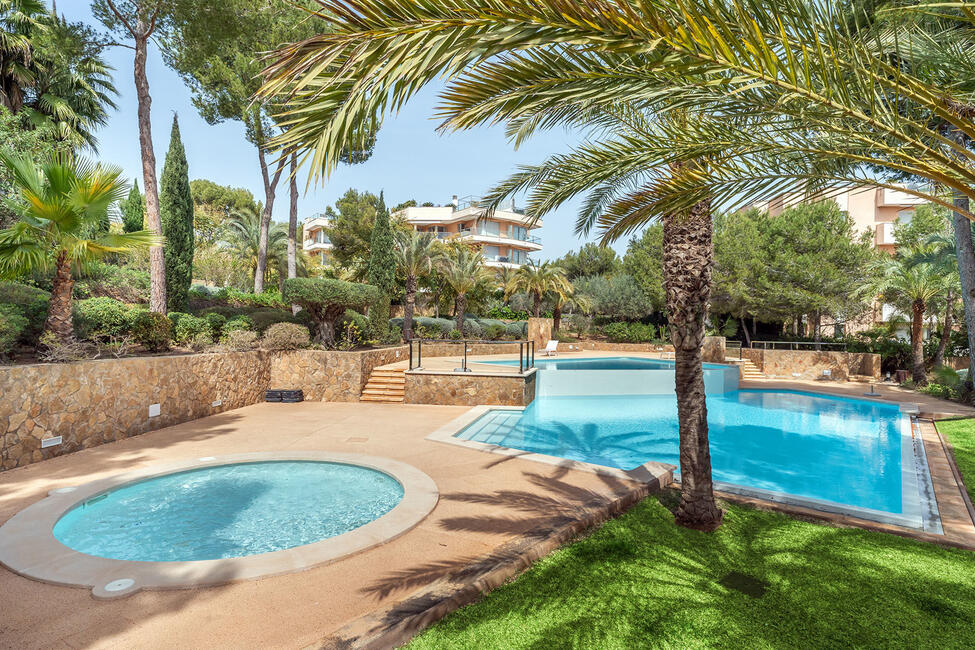 Fantastic ground floor apartment with garden and sunny terraces in Sol de Mallorca