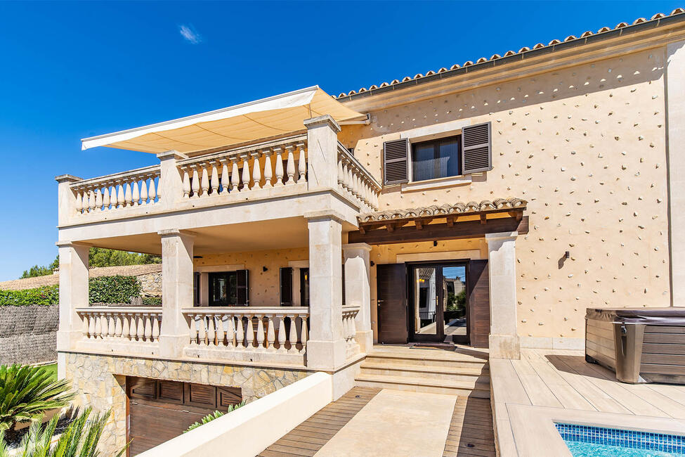 Sonnige und energiesparende Familienvilla mit Pool und Garage in Calvia