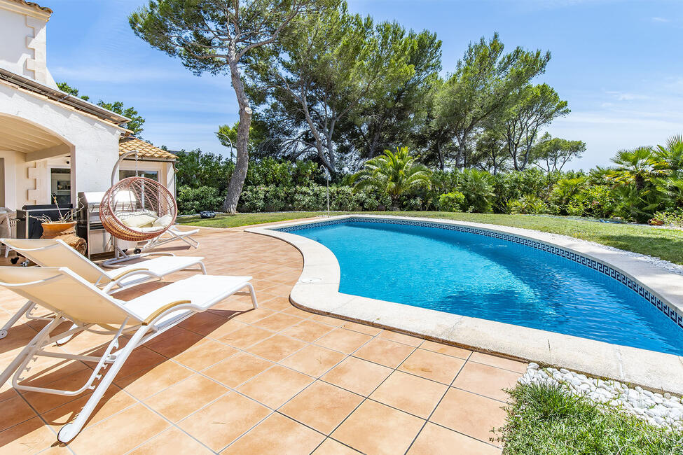 Sonnige Villa mit herrlichem Garten und Pool in Santa Ponsa