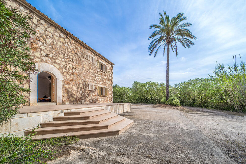 Finca de piedra natural con piscina y licencia de alquiler vacacional en Felanitx