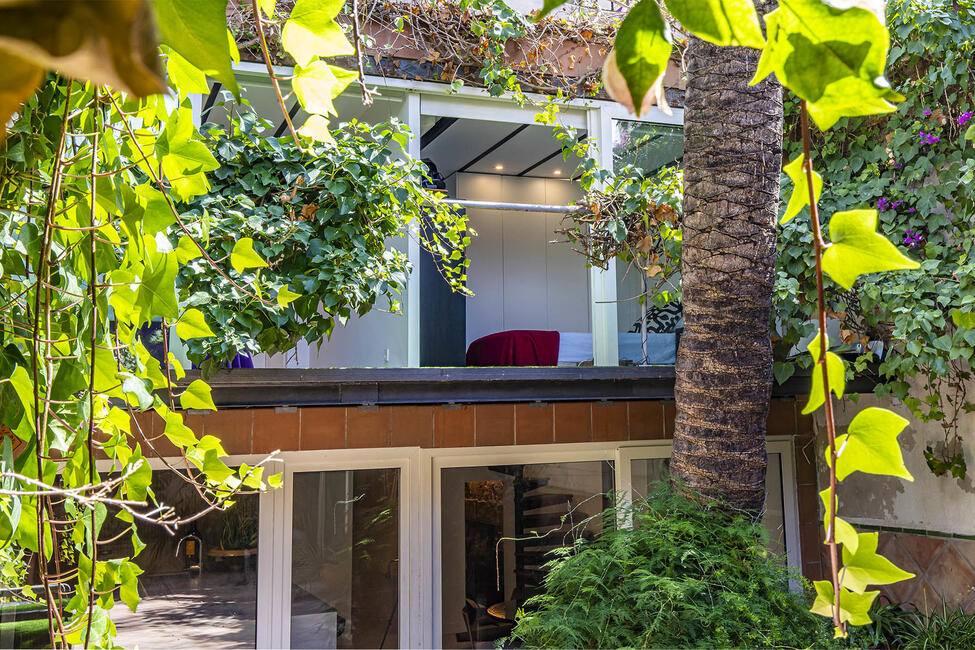 Top-renoviertes Duplex-Apartment mit Innenhof in Santa Catalina