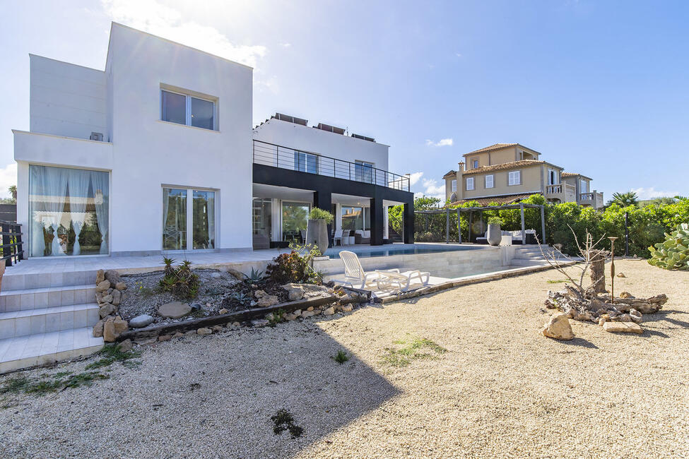 Moderne Villa mit Pool und Ferienvermietungslizenz in Sa Torre