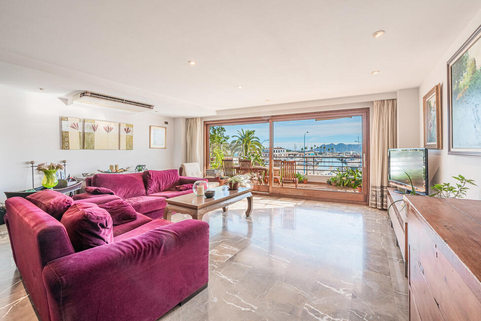 Schönes Apartment in 1. Meereslinie mit Hafenblick in Puerto Pollensa