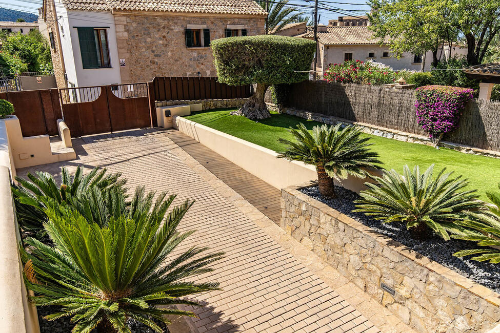 Sonnige und energiesparende Familienvilla mit Pool und Garage in Calvia