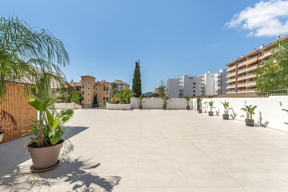 Hübsches Erdgeschoss-Apartment mit Garten- und Poolblick in Portals Nous