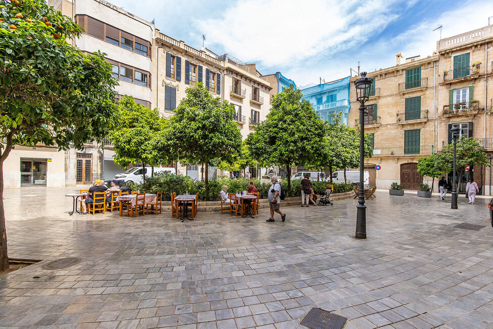 Elegante ático en el casco antiguo con terraza en la azotea y garaje en Palma