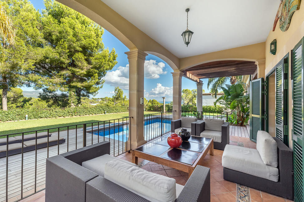 Charmante Villa mit Pool und Teilmeerblick in Strandnähe in Cala Vinyas
