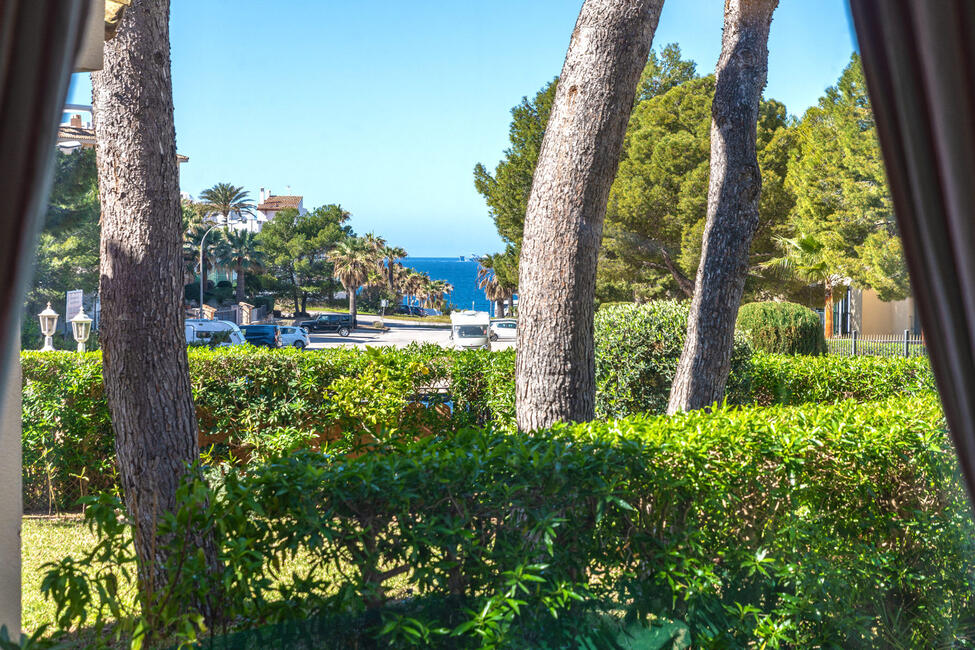 Charmante Villa mit Meerweitsicht in exklusiver Anlage mit Meerzugang in Santa Ponsa