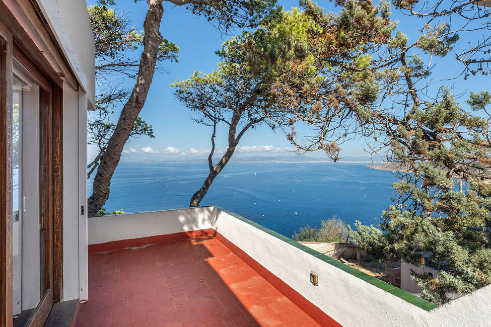 Villa in 1. Meereslinie mit Ferienvermietungslizenz in Badia Gran
