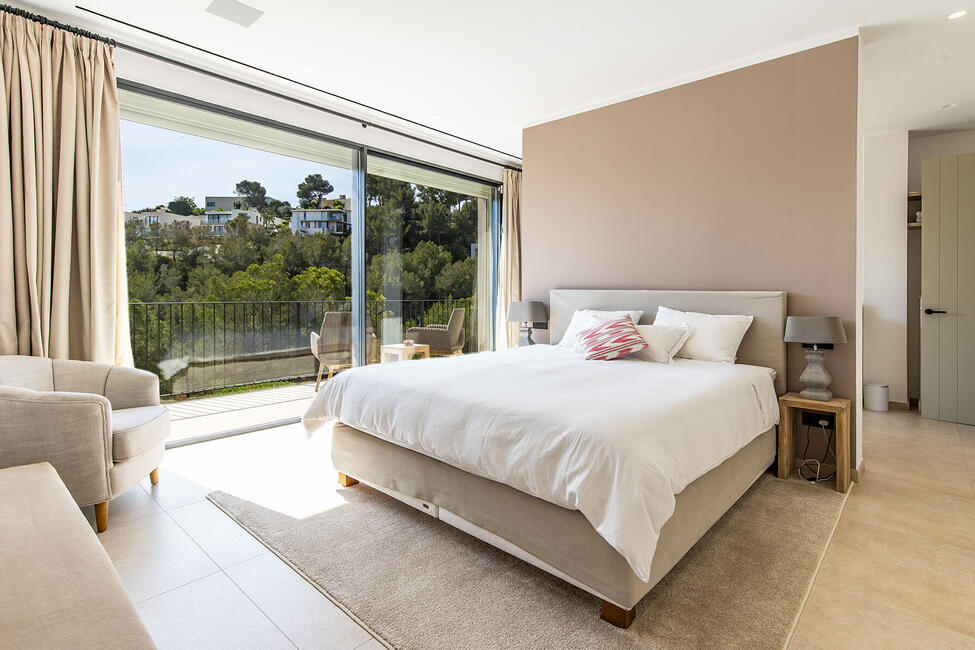 Luxuriöse und lichtdurchflutete Villa in Costa d’en Blanes
