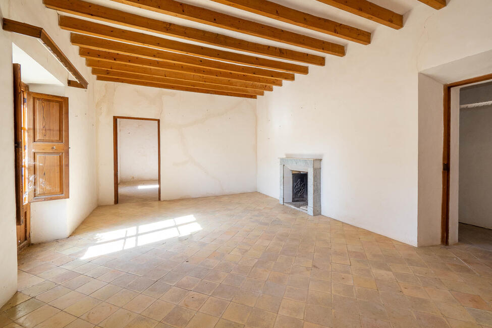 Renovierungsbedürftige Finca mit 710.000 m2 Grundstück in Escorca