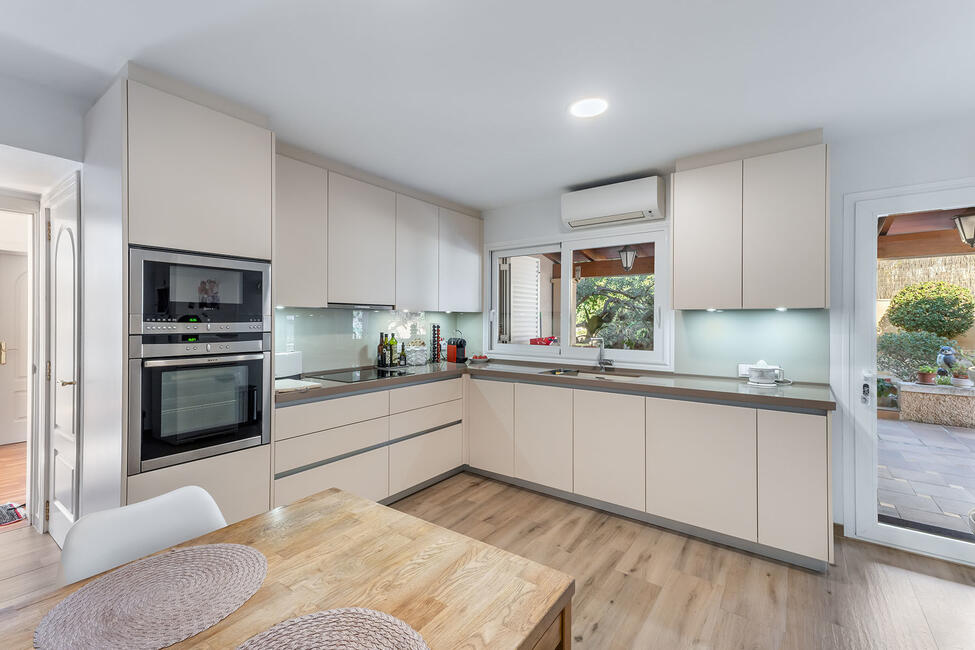Fantastische Villa mit Gästeapartment und Teilmeerblick in Costa d’en Blanes