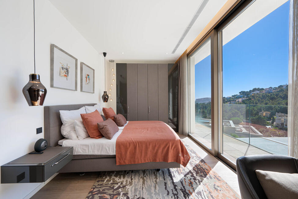 Einzigartige Neubau-Villa mit Natur- und Hafenblick in Puerto Andratx