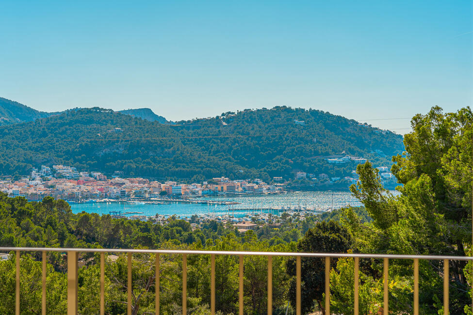 Luxurióse Neubau-Villa mit spektakulärem Meer- und Bergblick in Puerto Andratx