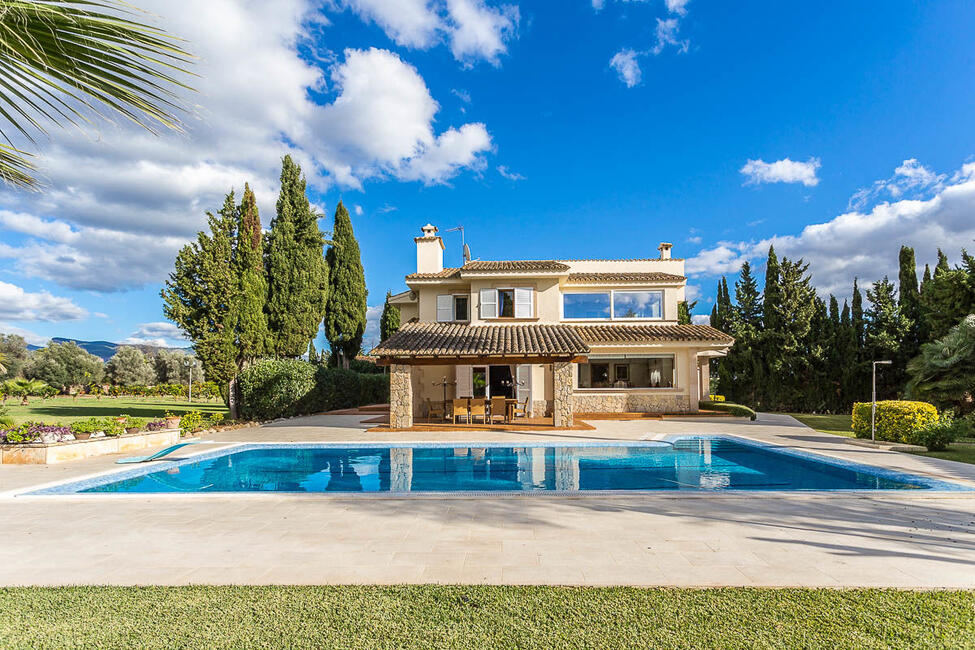 Precioso chalet con piscina y jardín en Palmanyola