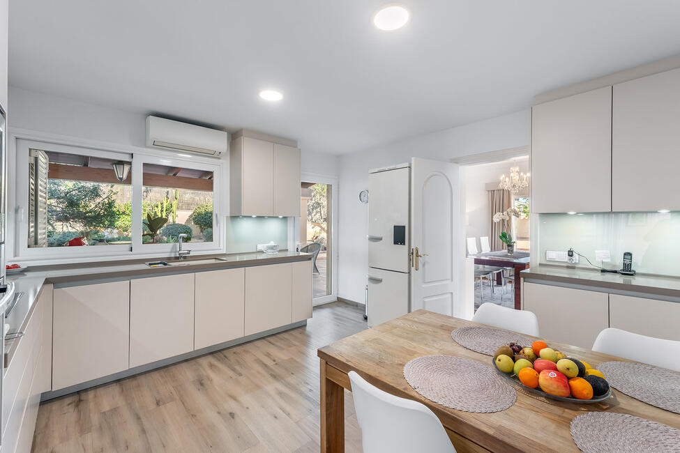 Fantastische Villa mit Gästeapartment und Teilmeerblick in Costa d’en Blanes