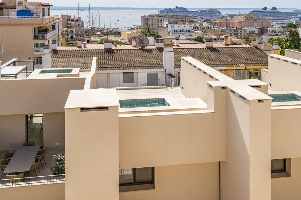 Elegantes Stadthaus mit Meerblick und Pool in Palma El Terreno