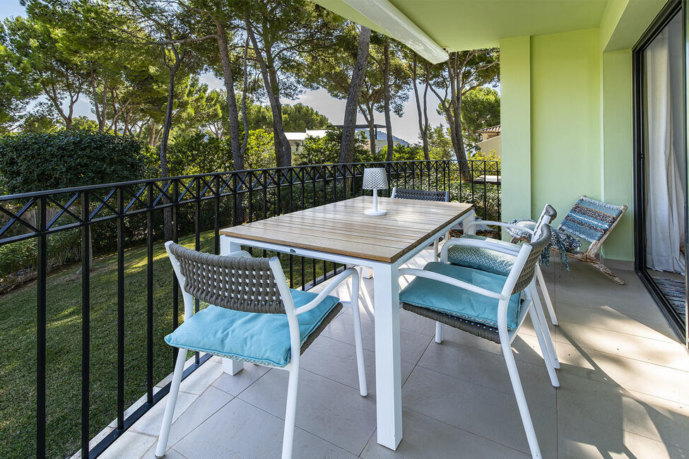 Elegantes Erdgeschoss-Apartment mit Privatgarten in Camp de Mar