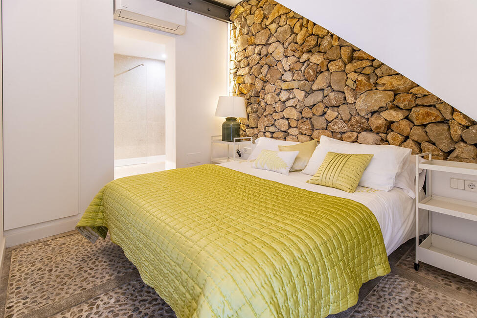 Top-renoviertes Duplex-Apartment mit Innenhof in Santa Catalina