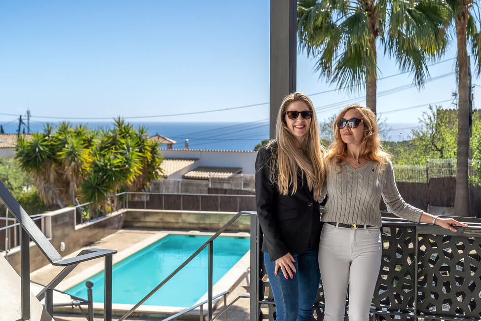 Schöne Villa in fantastischer Lage mit Meerblick und Pool in Genova