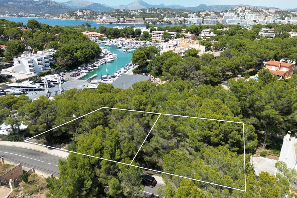 Attractive Plot with views of the harbor in Santa Ponsa