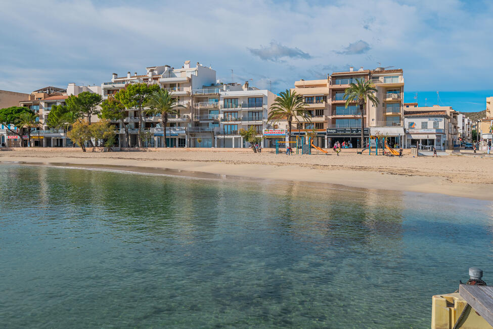 Beautiful apartment in 1st sea line with harbour view in Puerto Pollensa