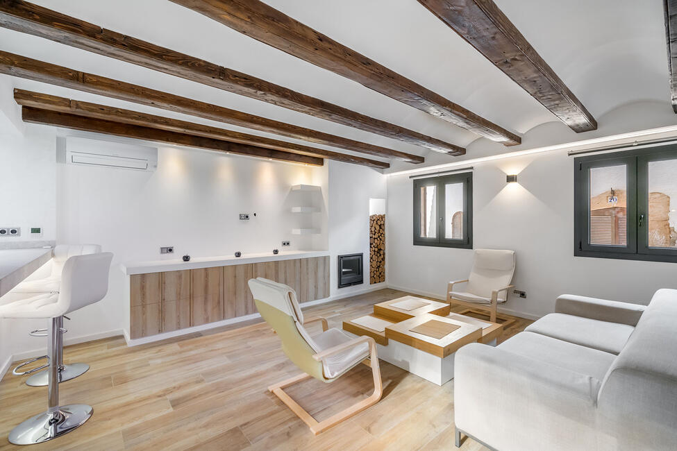 Renoviertes Stadthaus im modernen Stil mit Dachterrasse in Andratx