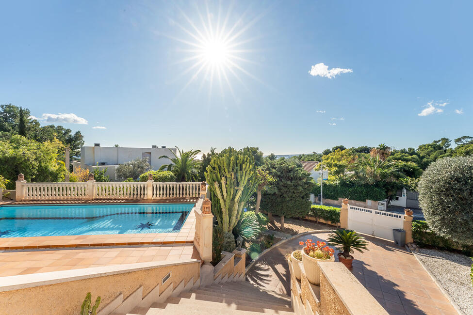 Fantastische Villa mit Gästeapartment und Teilmeerblick in Costa d’en Blanes