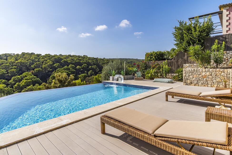 Beautiful villa with sea view and elevator in Sol de Mallorca