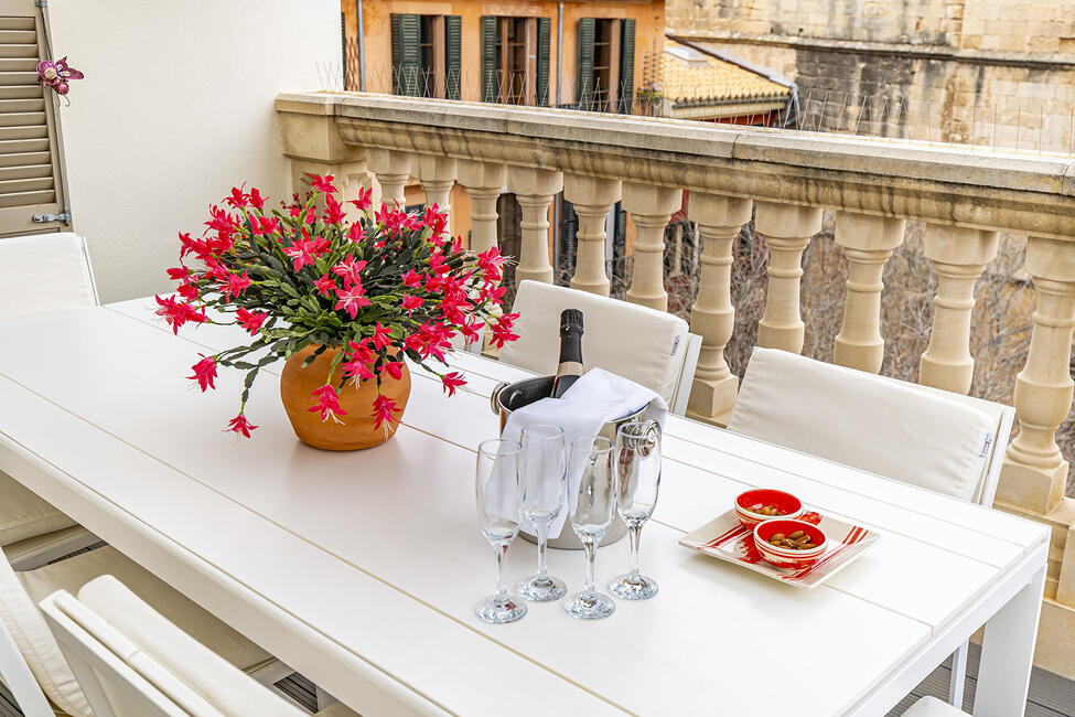 Luxury townhouse with roof terrace and pool in Palma's old town